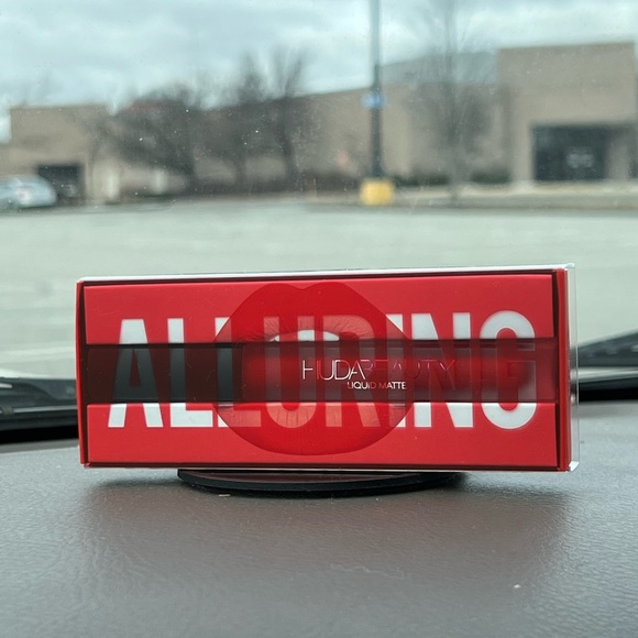 ALLURING HUDA BEAUTY Liquid Matte Lipstick - Picture 7 of 9